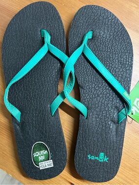 NWT Sanuk Yoga Spree Women’s Flip Flop Size 9